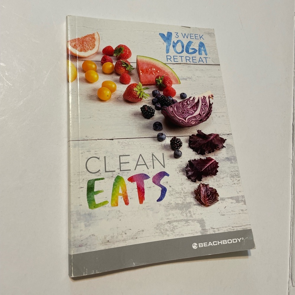 Clean Eats companion book to the 3 Week Yoga Retreat by Beach-body